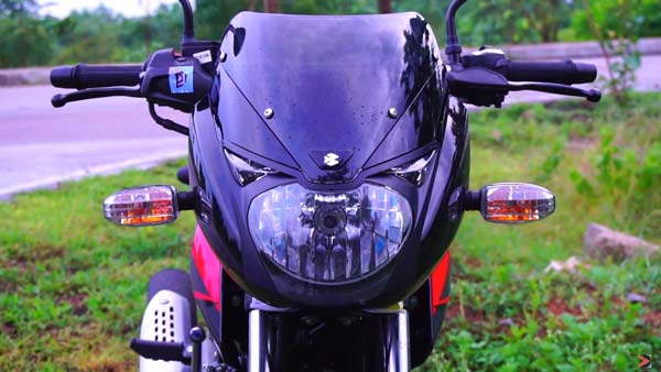 Bajaj Pulsar 125 With Split Seats & Sporty Graphics Arrive At Dealerships: Launch Soon