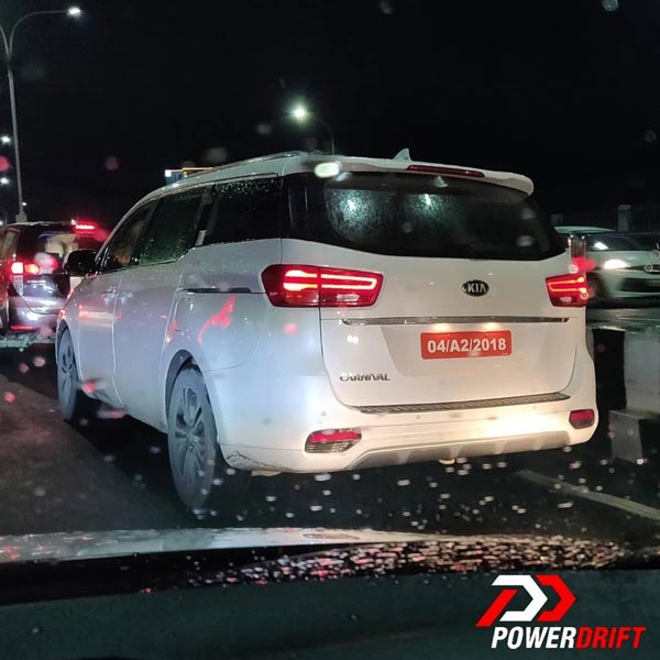 Kia Carnival Spotted: Spy Pics And Details