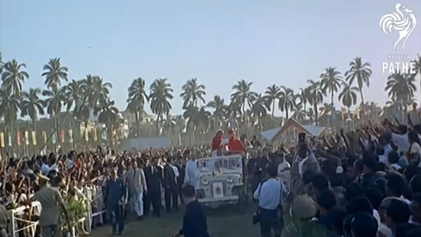 Pope Francis Travels In A Mahindra KUV100 In Mozambique: Anand Mahindra Tweets About The Proud Moment