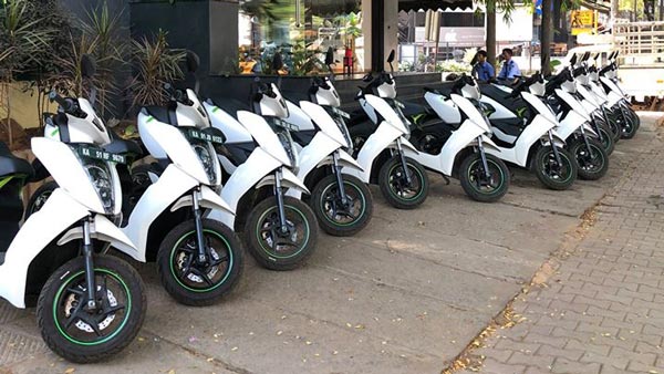 Bajaj Electric Chetak Vs Ather 450 Differences: Specs, Features, Design & Other Details