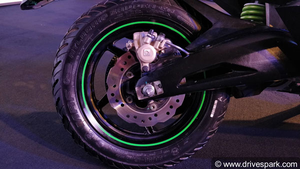 Bajaj Electric Chetak Vs Ather 450 Differences: Specs, Features, Design & Other Details