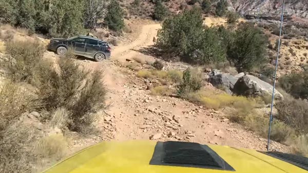 Hyundai Tucson Extreme Off-Road: Stuck SUV Gets Towed By Jeep Cherokee
