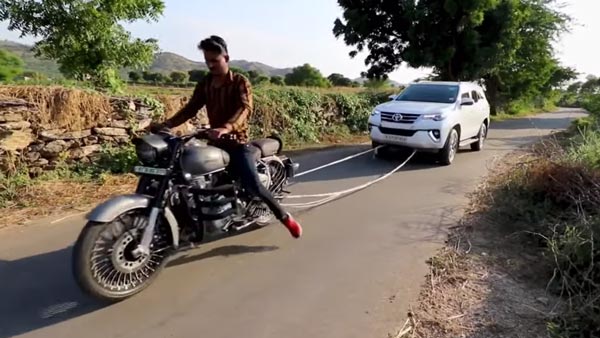 Video: Royal Enfield Classic 350 Towing Toyota Fortuner & Its Effect On The Engine