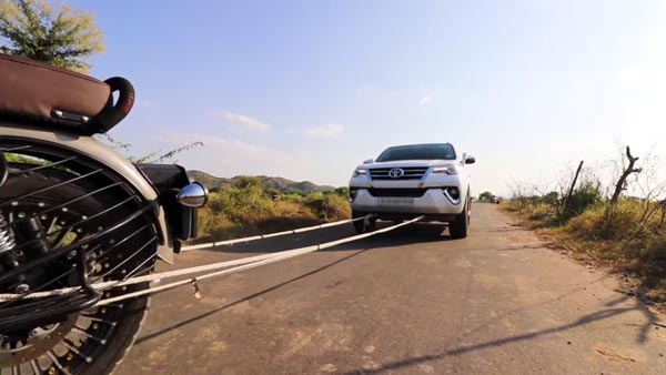 Video: Royal Enfield Classic 350 Towing Toyota Fortuner & Its Effect On The Engine