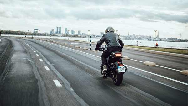 Husqvarna Svartpilen 250 & Vitpilen 250 Prices Announced At Rs 1.8 Lakh: Bookings Open At Rs 5,000