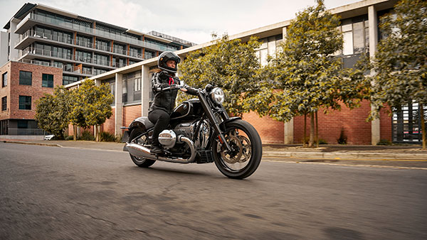 BMW R 18 Cruiser Motorcycle Unveiled: Will Rival The Harley-Davidson Softail Deluxe