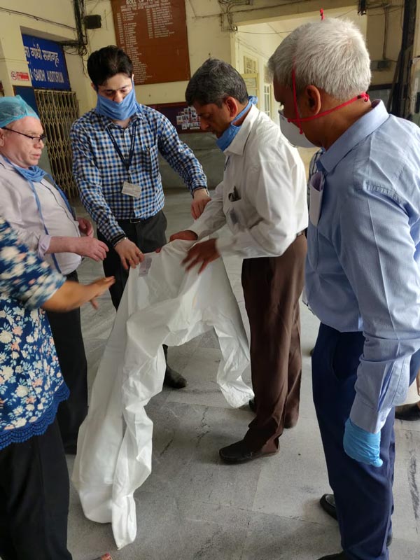 Bridgestone Tyres India Supply PPE Kits To Doctors & Packed Meals & Safety Aids To Migrants & Stranded Truckers