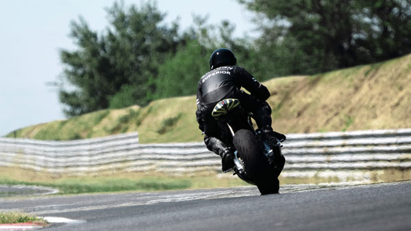 Aston Martin Brough Superior AMB 001 Begins Track Testing: Details Aston Martin Brough Superior AMB 001 Begins Track Testing: Details