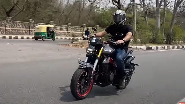 Benelli TNT 300 Modified To Look Like A Ducati Monster By Delhi Based Sans Moto Shop