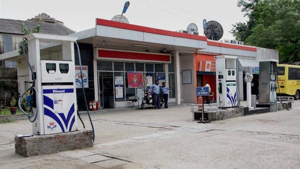 Diesel More Expensive Than Petrol For The First Time: Diesel Prices In Delhi Now Stands At Rs 79.88/Litre Against Petrol At Rs 79.76/Litre