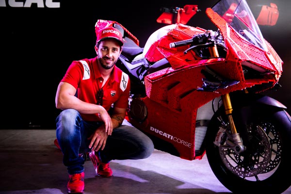 Ducati Panigale V4 R 1:1 Functional Scale Model Built With Lego Blocks: Details