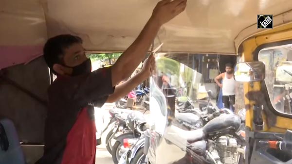 Mumbai Auto Rickshaw Drivers Install ‘Isolation Covers’ For Safety Amidst COVID-19 Unlock 1.0