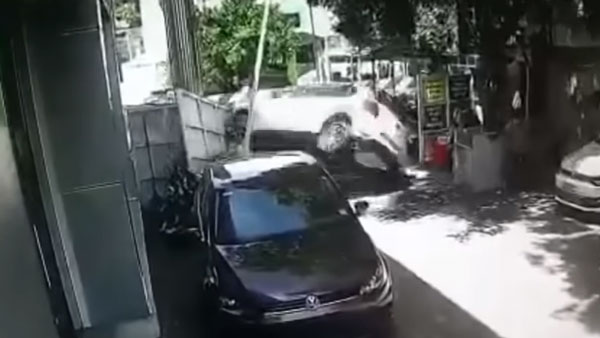 Brand New Volkswagen Polo Crashes At The Dealership Moments After Delivery 