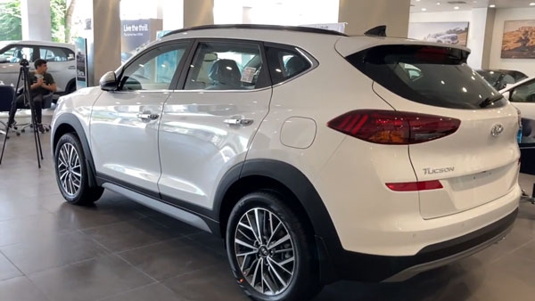 New Hyundai Tucson Facelift Arrives At Dealerships Ahead Of India Launch: A Full Walkaround Video Reveals All The Updates & Details