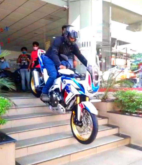 2020 Honda Africa Twin Delivery Incident At Showroom Caught On Video: Bash Plate Breaks Dealership Staircase