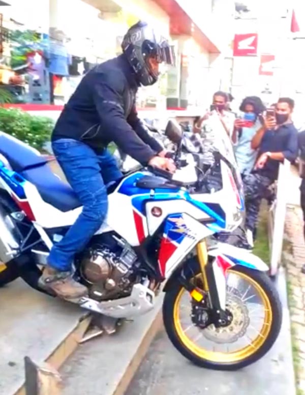 2020 Honda Africa Twin Delivery Incident At Showroom Caught On Video: Bash Plate Breaks Dealership Staircase