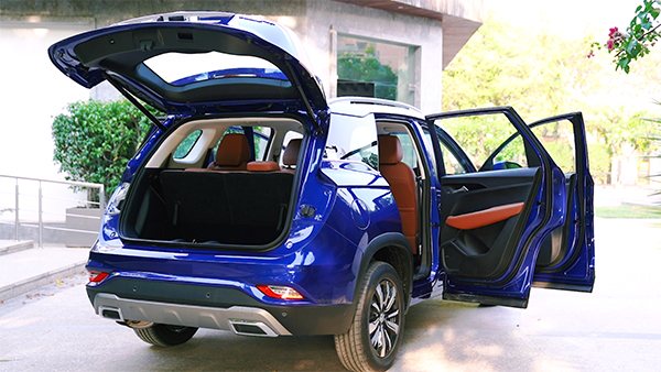 MG Hector Plus Review (First Drive): Driving Around Plus Size