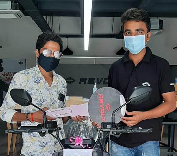 Revolt Starts Deliveries Of The RV300 & RV400 In Chennai And Ahmedabad 