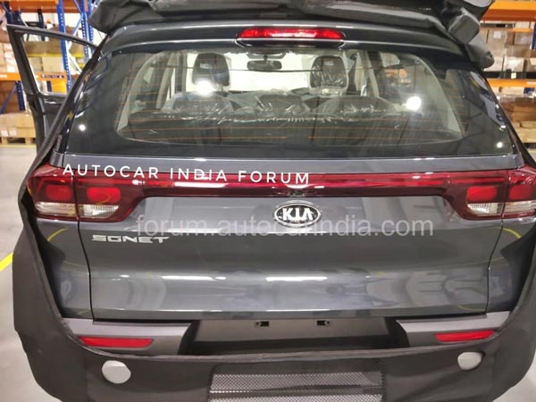 Spy Pics: Kia Sonet Mid-Spec Variant SUV Spotted Ahead Of Launch