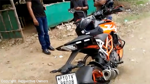 KTM Duke 390 Engine Case Breaks Open While Riding For No Apparent Reason: Here’s The Video Of Bike Spilling Coolant