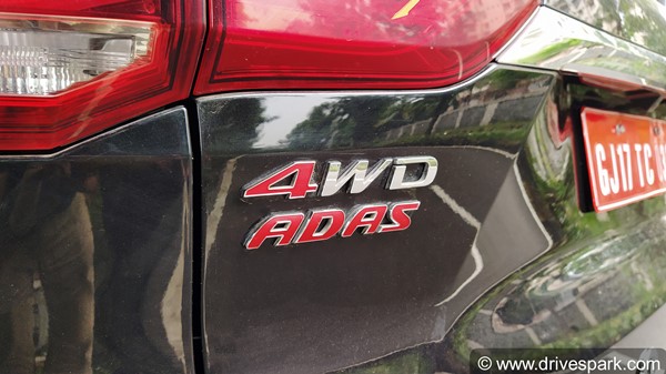 MG Gloster Review (First Drive): The New Luxury Off-Roader SUV In Town!