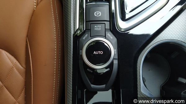 MG Gloster Review (First Drive): The New Luxury Off-Roader SUV In Town!