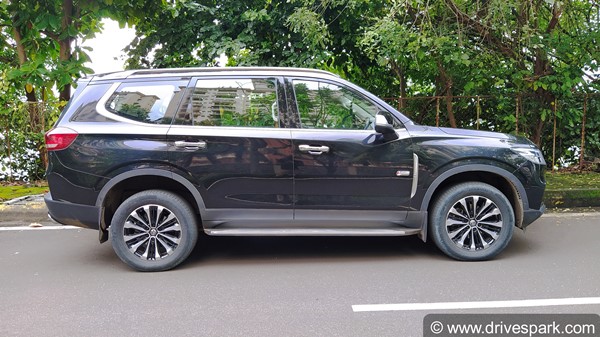 MG Gloster Review (First Drive): The New Luxury Off-Roader SUV In Town!