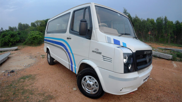 Tempo Traveller Modified For Personal Use: Video Showcases India’s First Flat-Roof White Board Force Traveller Tempo Traveller Modified For Personal Use: Video Showcases India’s First Flat-Roof White Board Force Traveller