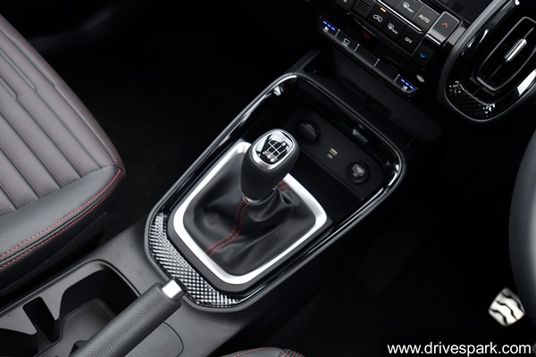 Kia Sonet Bookings Cross 50,000 Units Milestone Mark: New Achievement By Hyundai Venue Rival