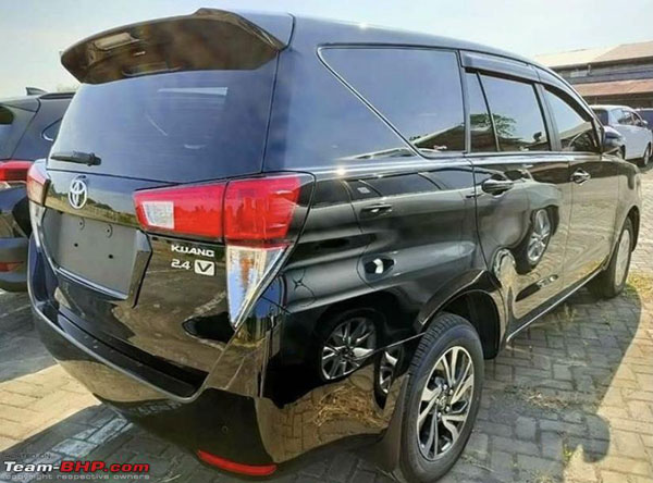Toyota Innova Crysta Facelift Spotted Next To Current Model: Differences, Features, Specs & Other Details