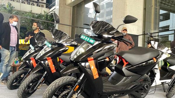 Ather 450X Series1 Deliveries Commence: First Few Customers Handed-Over The Keys To Their Collector’s Edition Electric Scooter