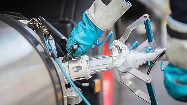 New 1,000 LNG Stations To Be Installed Across India In 3 Years: Investment & Other details