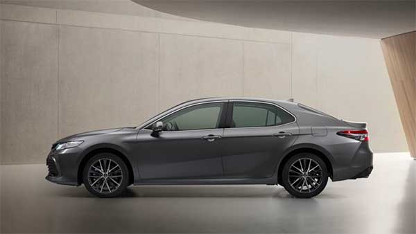 Toyota Camry Hybrid Facelift Unveiled Globally: Expected India Launch, Updates & Other Details