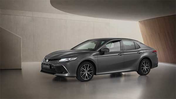 Toyota Camry Hybrid Facelift Unveiled Globally: Expected India Launch, Updates & Other Details