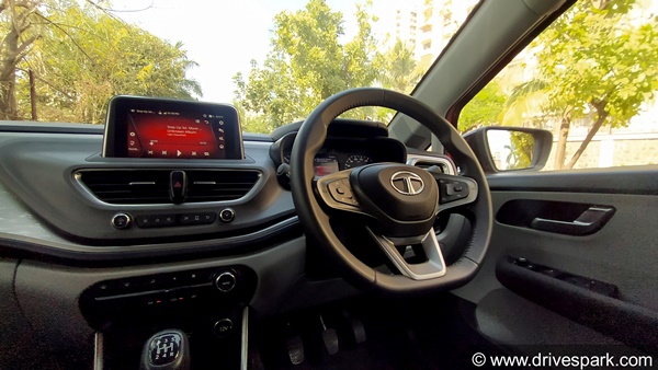 Tata Altroz BS6 Diesel Review (Road Test)