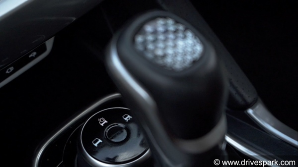 2021 Tata Safari Review (First Drive): Performance, Handline, Specs, Features, Design, Expected Price, Rivals & Other Details