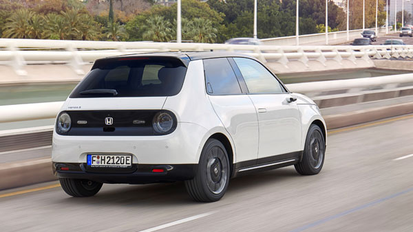 Honda e WinsThe '2021 World Urban Car Of The Year' Award