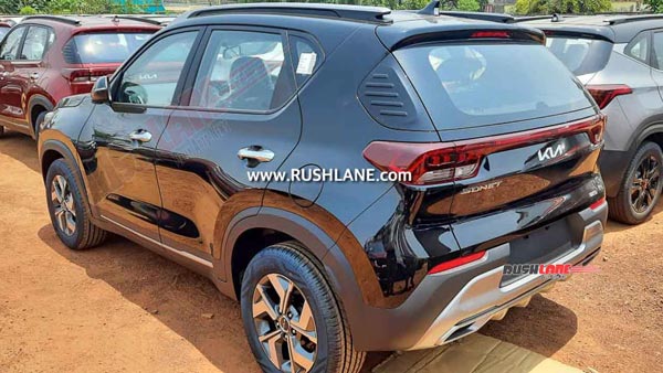 Kia Sonet HTX Variant Spied At Dealership: Get's A Few Additional Features!