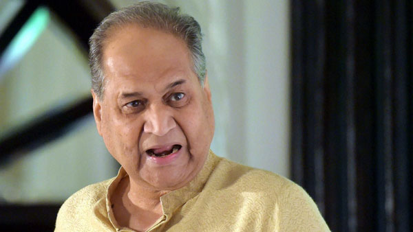 Rahul Bajaj Resigns As Chairman Of Bajaj Auto: Niraj Bajaj To Take Over The Position Rahul Bajaj Resigns As Chairman Of Bajaj Auto: Niraj Bajaj To Take Over The Position
