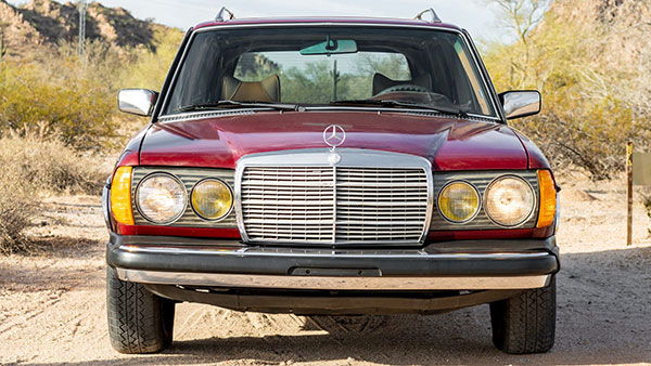 1979 Mercedes-Benz W123 Clocks More Than 12.6 Lakh Kilometres; Put Up For Auction