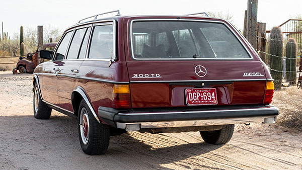 1979 Mercedes-Benz W123 Clocks More Than 12.6 Lakh Kilometres; Put Up For Auction