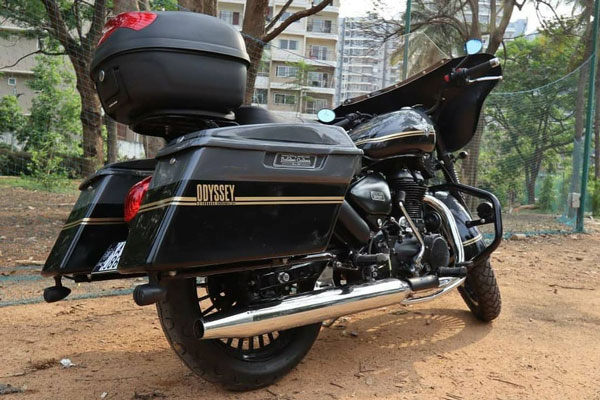 Royal Enfield Thunderbird Modified Into Harley Davidson CVO: Here Are The Pictures!
