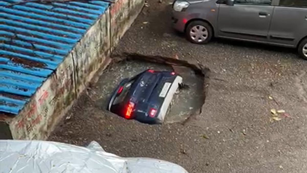 Car Falls Into Sinkhole At Mumbai Parking Lot — Shocking Visuals Surface; Hyundai Venue Sinks Car Falls Into Sinkhole At Mumbai Parking Lot — Shocking Visuals Surface; Hyundai Venue Sinks
