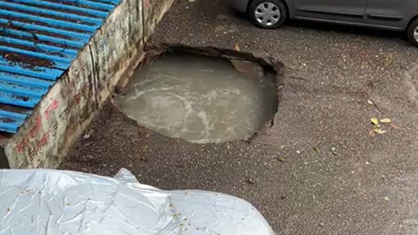 Car Falls Into Sinkhole At Mumbai Parking Lot — Shocking Visuals Surface; Hyundai Venue Sinks Car Falls Into Sinkhole At Mumbai Parking Lot — Shocking Visuals Surface; Hyundai Venue Sinks