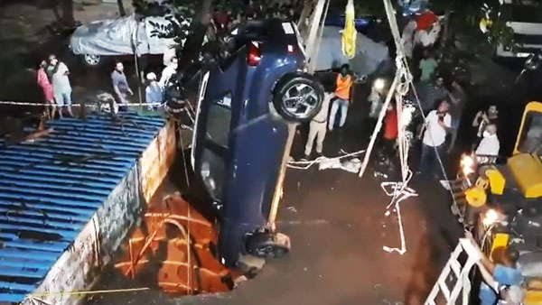 Car Falls Into Sinkhole At Mumbai Parking Lot — Shocking Visuals Surface; Hyundai Venue Sinks Car Falls Into Sinkhole At Mumbai Parking Lot — Shocking Visuals Surface; Hyundai Venue Sinks