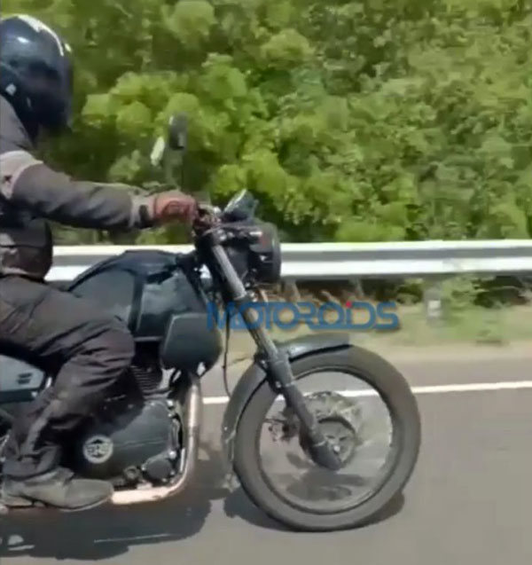 New Royal Enfield Himalayan Variant Spied Testing