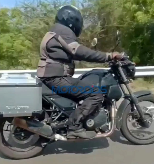 New Royal Enfield Himalayan Variant Spied Testing