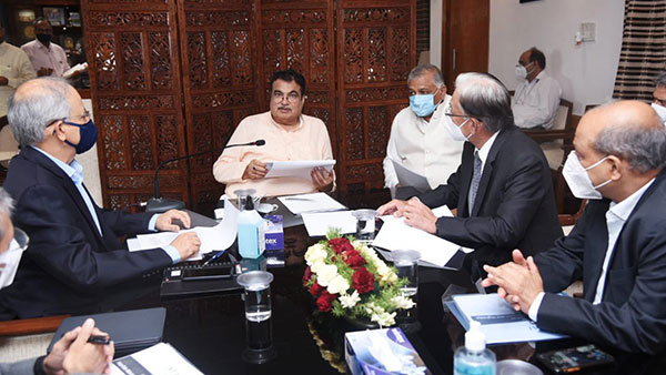 6 Airbags In Cars As Standard: Nithin Gadkari Proposes To Automakers In India 6 Airbags In Cars As Standard: Nithin Gadkari Proposes To Automakers In India