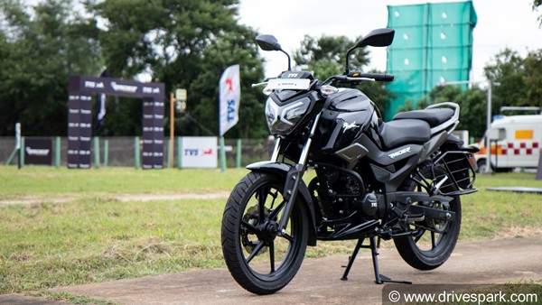 TVS Raider 125 Review: Riding Impressions, Engine Specs, Performance, Features, Price & Other Details TVS Raider 125 Review: Riding Impressions, Engine Specs, Performance, Features, Price & Other Details