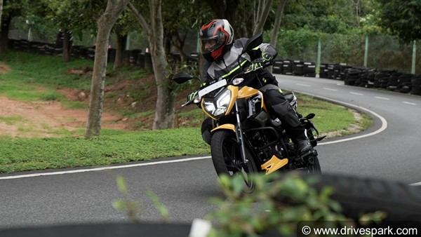 TVS Raider 125 Review: Riding Impressions, Engine Specs, Performance, Features, Price & Other Details TVS Raider 125 Review: Riding Impressions, Engine Specs, Performance, Features, Price & Other Details